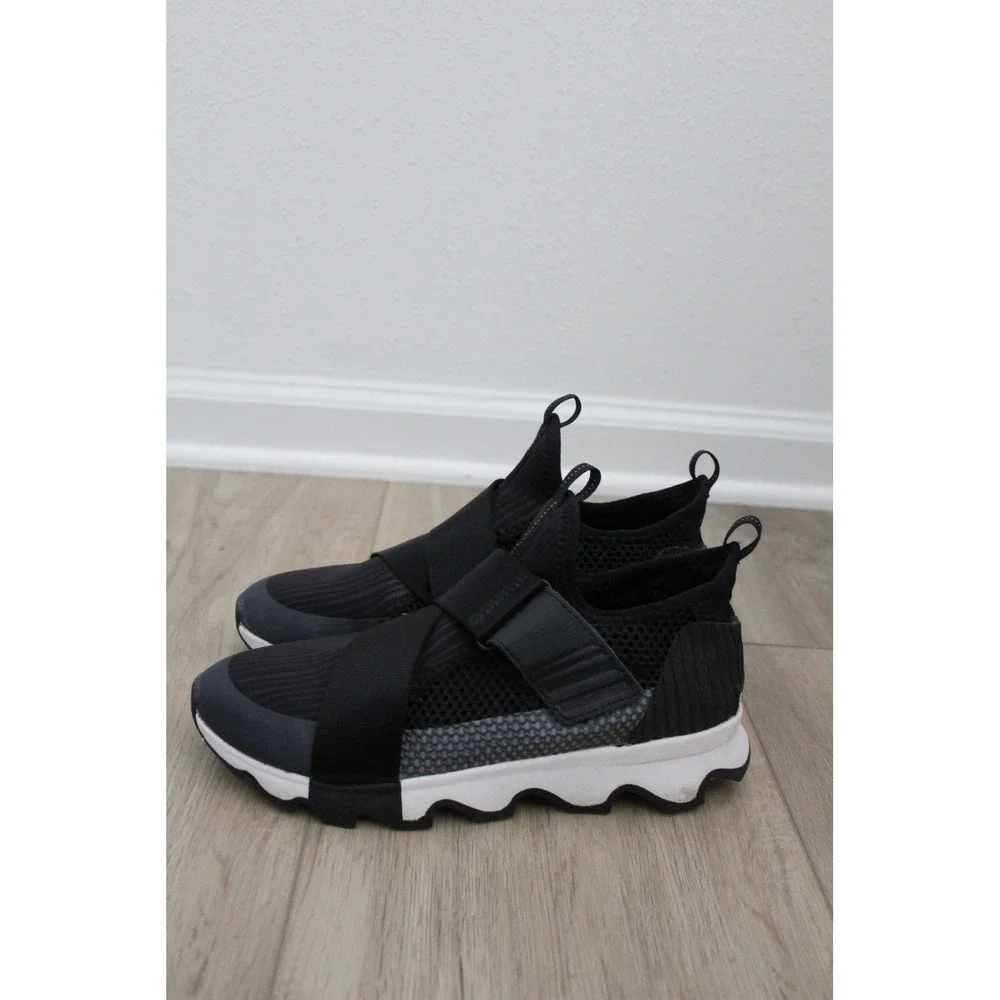 Sorel Kinetic Sneak‎ Black White Scalloped Sole Strap Sneakers NL2909-010 Womens
